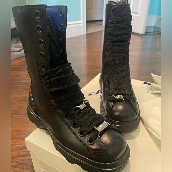 Burberry ranger leather lace up boots size 37 - Picture 10 of 13